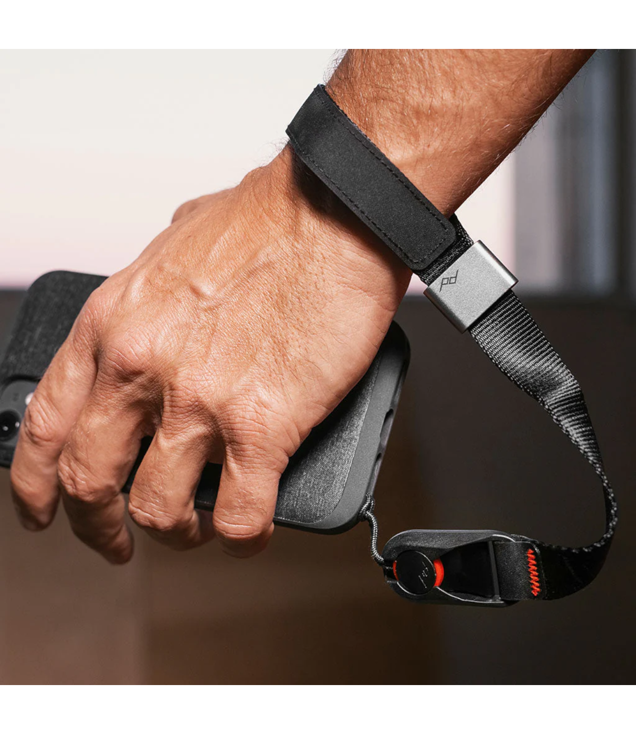 Peak Design Mobile Everyday Case For iPhone 15 Series – Charcoal - Motodrift