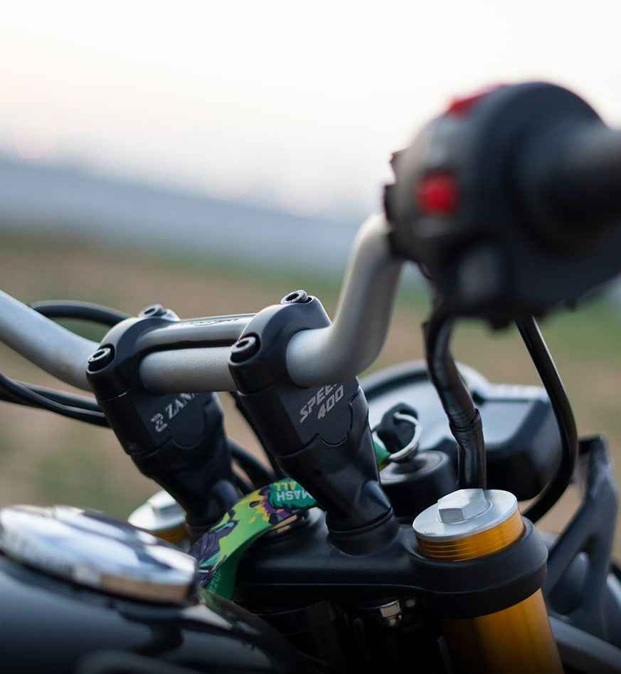 Zana Vertical Handlebar Risers For Triumph Speed 400 (Black) - Motodrift