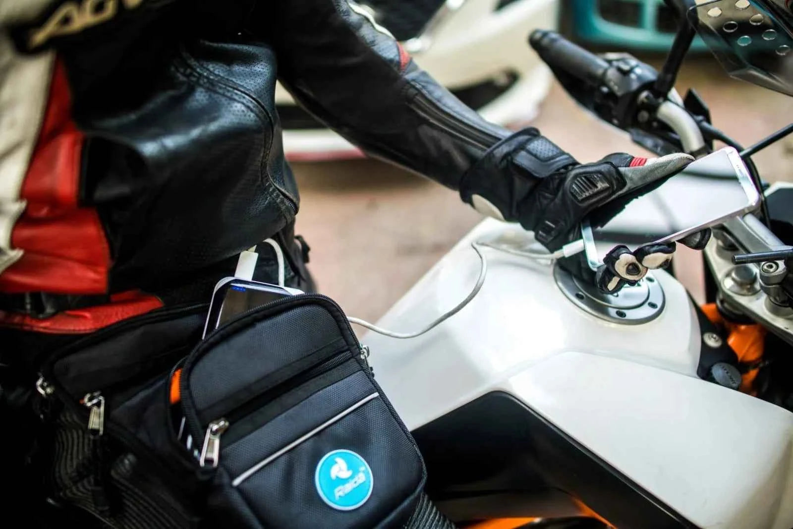 Raida ThruX Motorcycle Thigh Bag - Motodrift