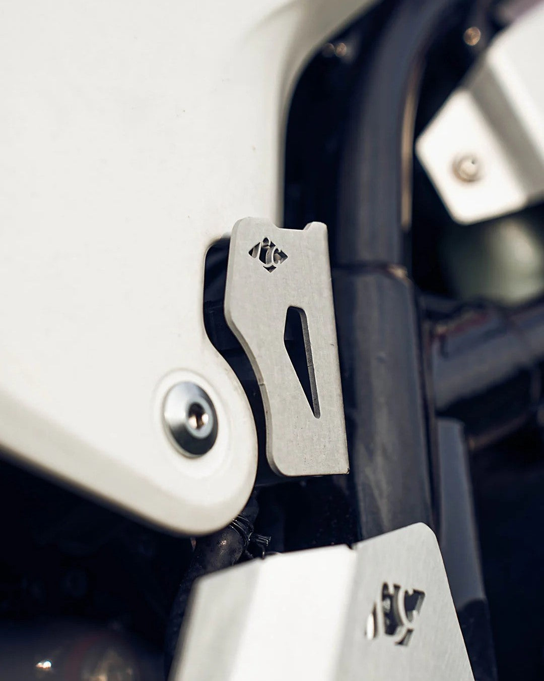 LCB Casque Rear Oil Cap For KTM 390 Adventure S / 390 Adventure X / 250 Adventure (Silver) - Motodrift