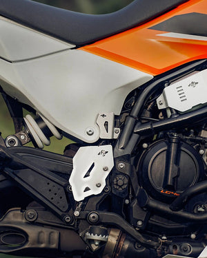 LCB Casque Rear Oil Cap For KTM 390 Adventure S / 390 Adventure X / 250 Adventure (Silver) - Motodrift