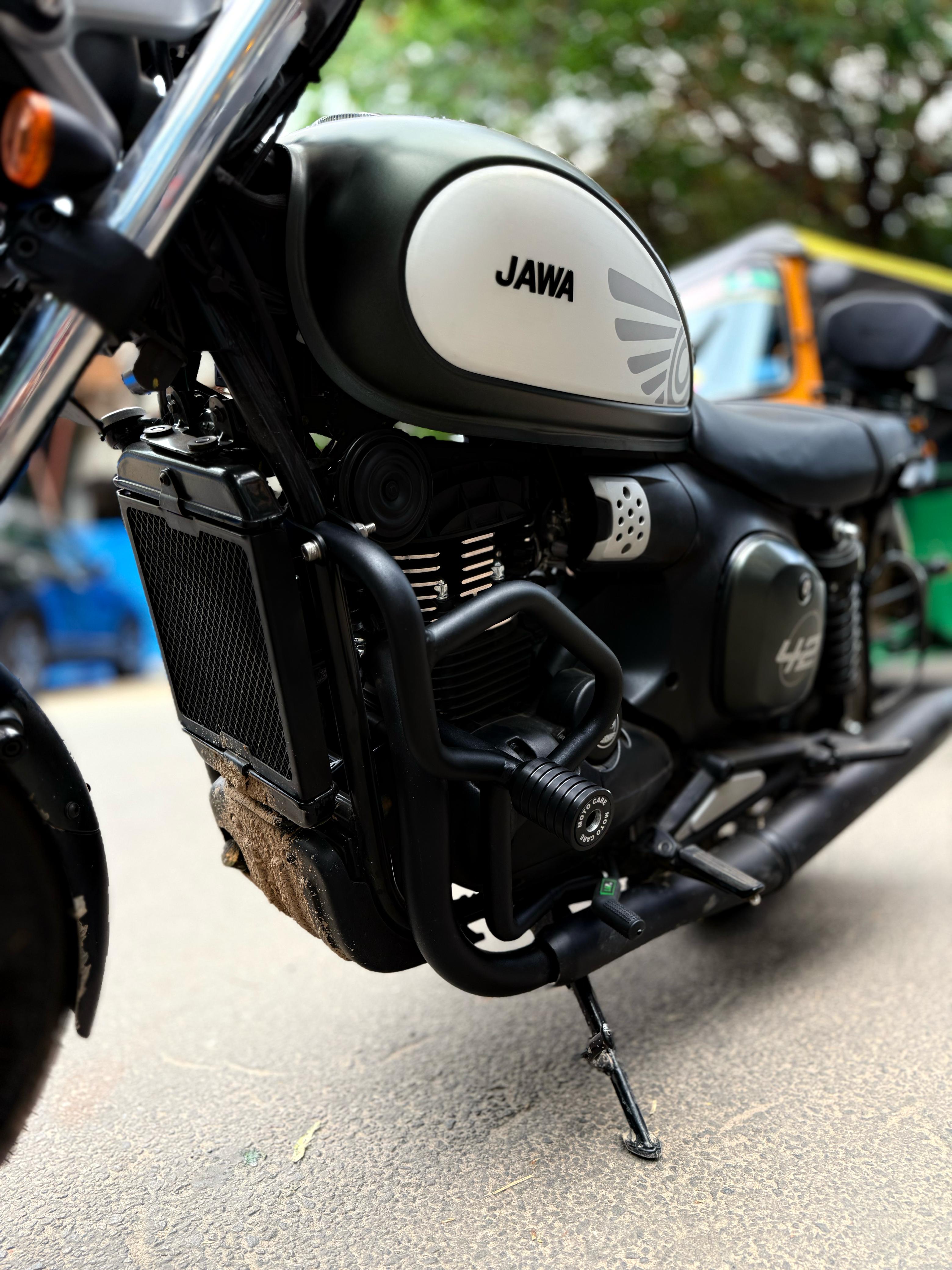 Crash Guard With Sliders For Jawa 42 FJ - Motodrift