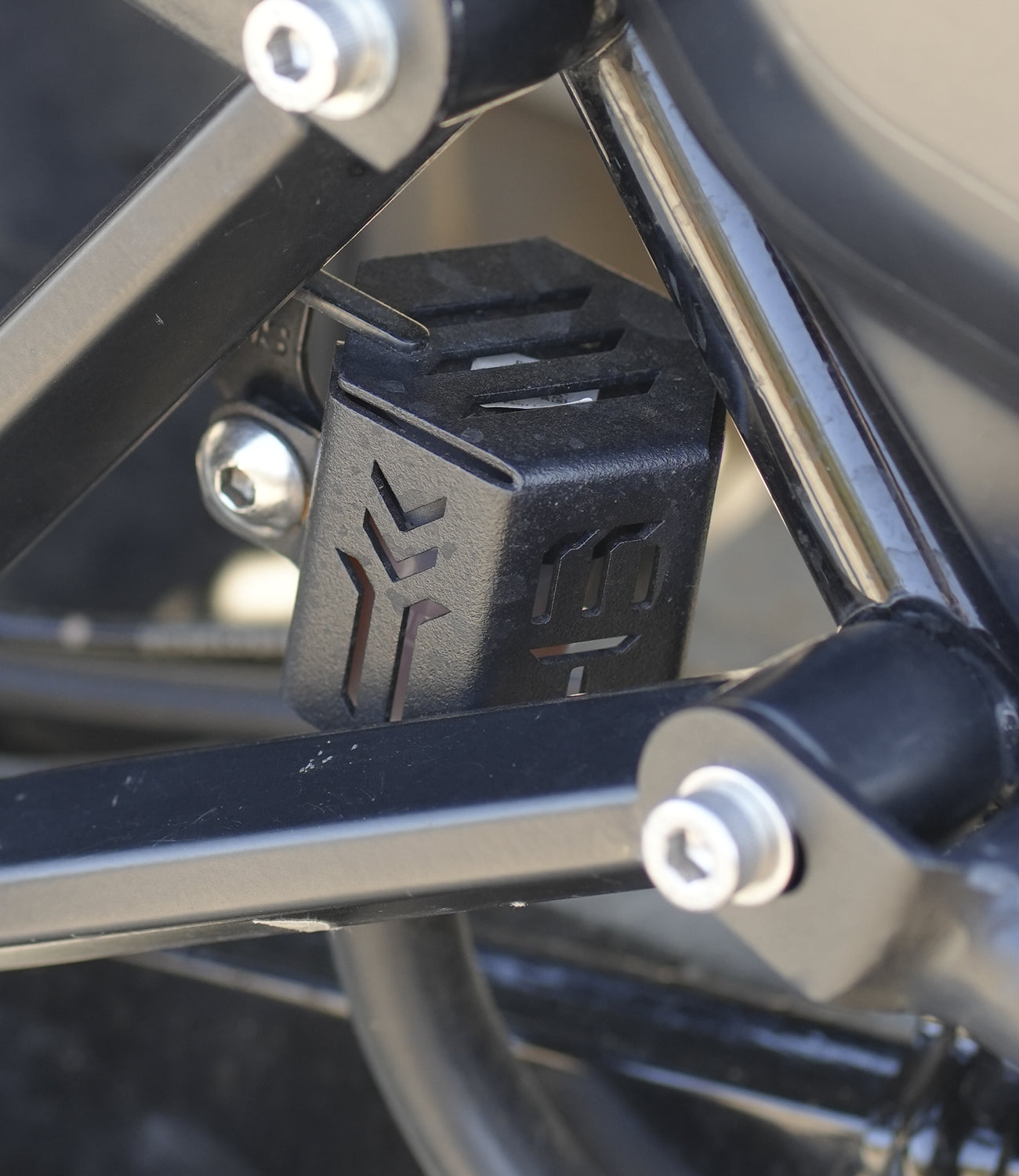 Moto Torque Harley Davidson X440 Reservoir Oil Guard (Black) - Motodrift