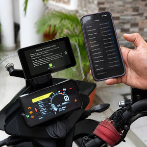 Motodrift Aoocci C3 Plus 5-inch motorcycle wireless touchscreen display mounted on handlebars with smartphone pairing
